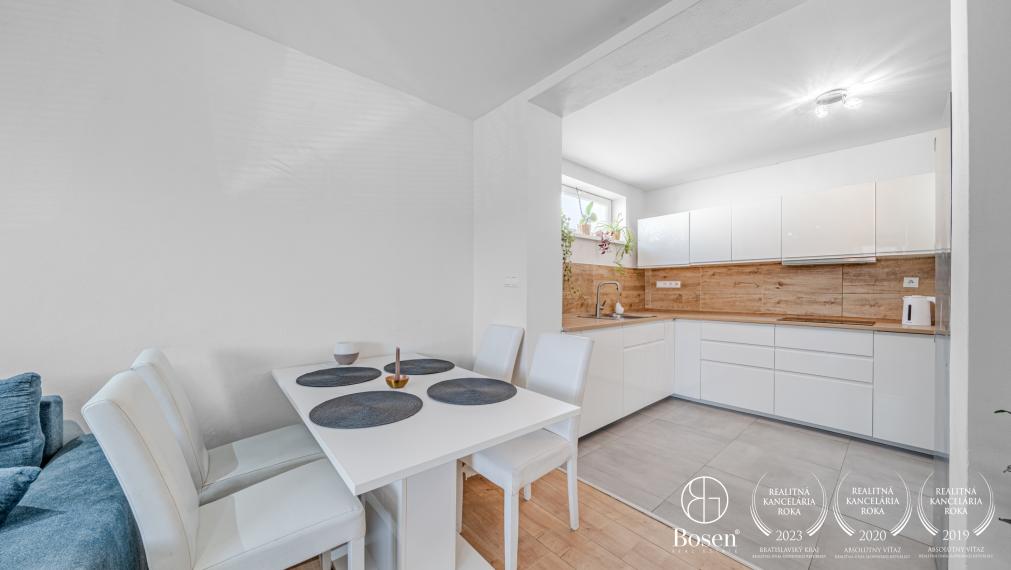 REZERVOVANÉ! BOSEN | Rodinný dom po kompletnej rekonštrukcii s veľkým pozemkom, Gajary