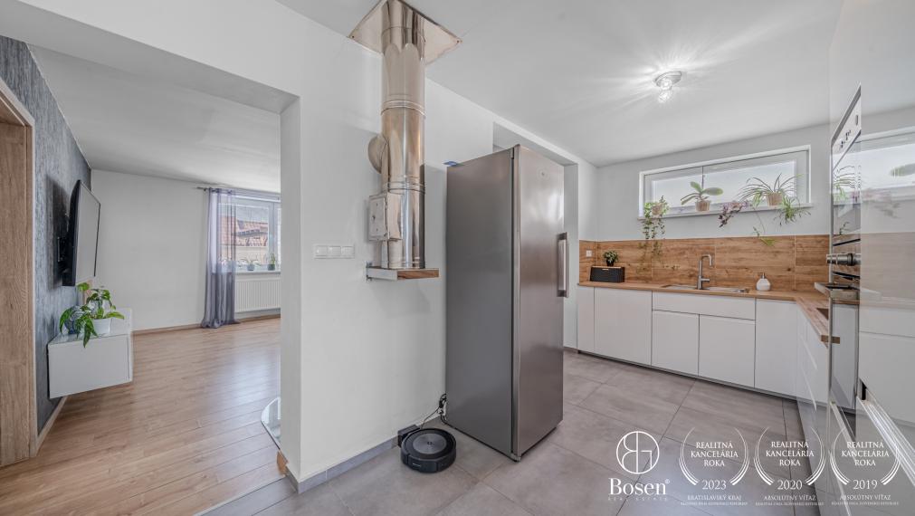 REZERVOVANÉ! BOSEN | Rodinný dom po kompletnej rekonštrukcii s veľkým pozemkom, Gajary