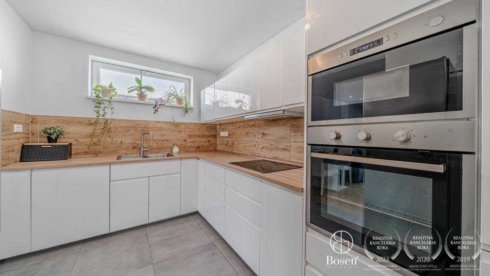 REZERVOVANÉ! BOSEN | Rodinný dom po kompletnej rekonštrukcii s veľkým pozemkom, Gajary