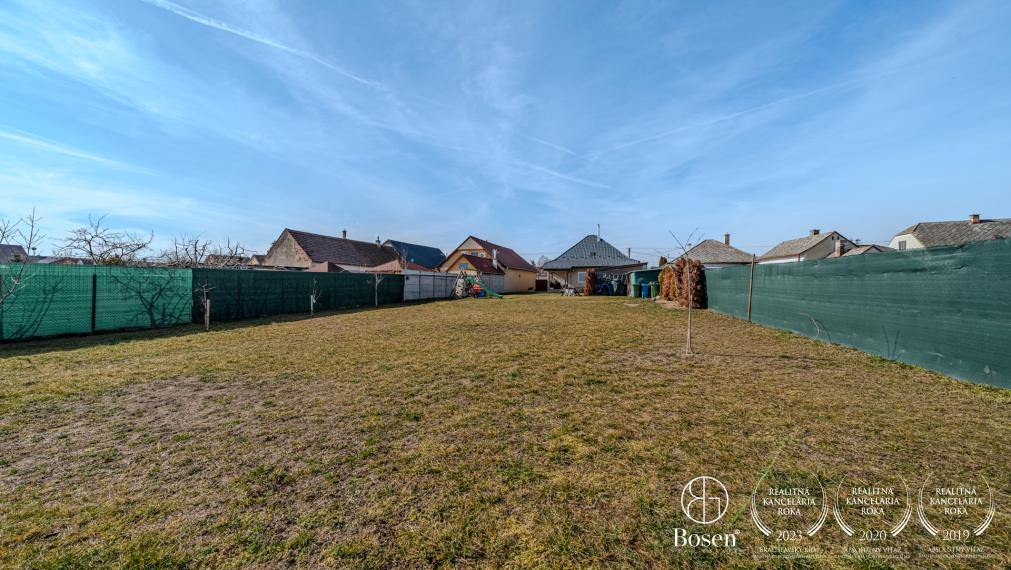 REZERVOVANÉ! BOSEN | Rodinný dom po kompletnej rekonštrukcii s veľkým pozemkom, Gajary