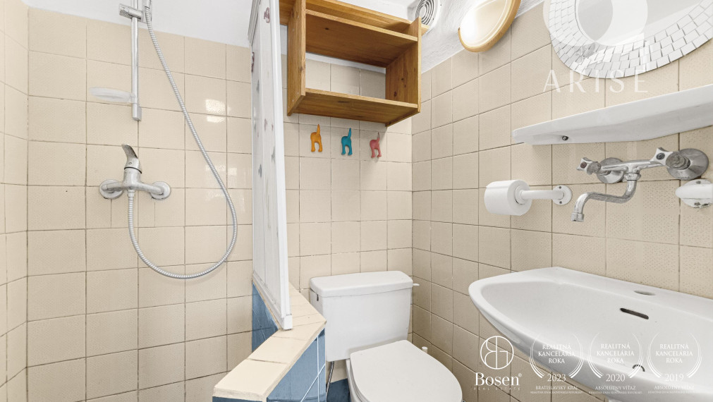 Senecké jazerá- chata na predaj!