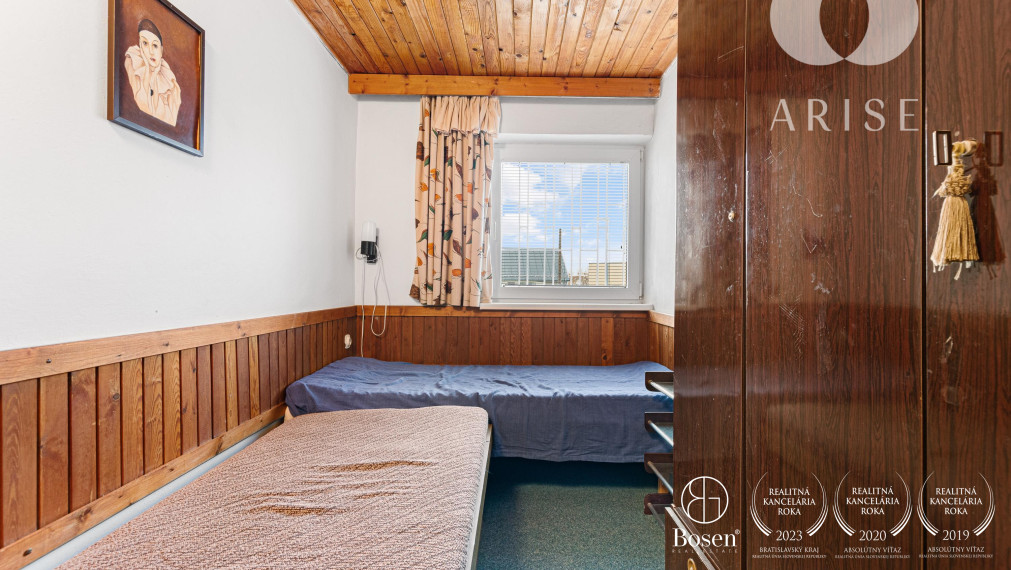 Senecké jazerá- chata na predaj!