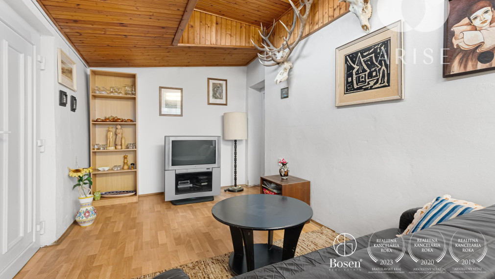 Senecké jazerá- chata na predaj!