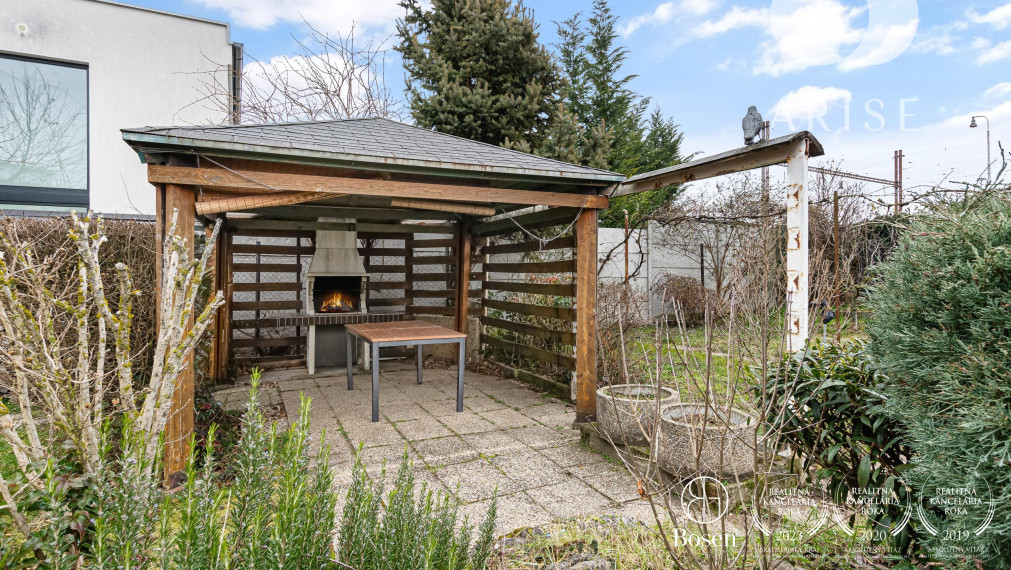 Senecké jazerá- chata na predaj!