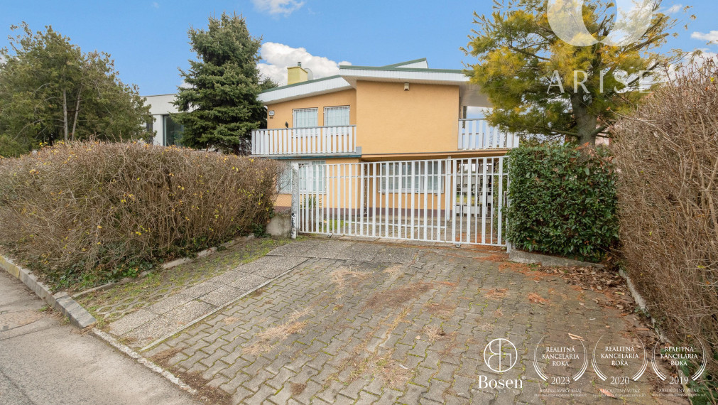 Senecké jazerá- chata na predaj!