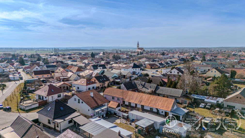 REZERVOVANÉ! BOSEN | Rodinný dom po kompletnej rekonštrukcii s veľkým pozemkom, Gajary