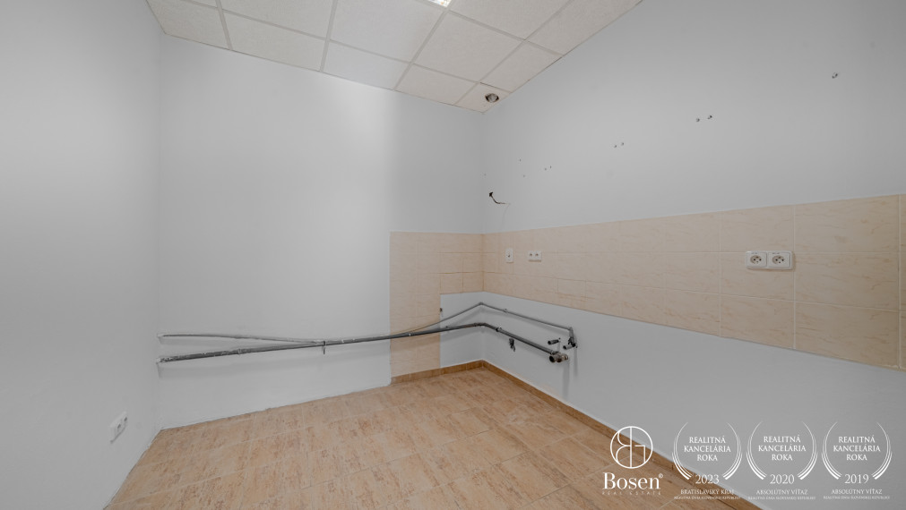 BOSEN | Slnečný obchodný priestor 133 m2, Višňová ulica