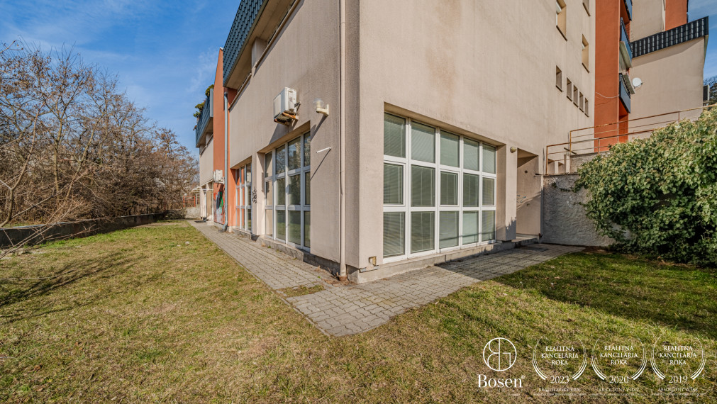 BOSEN | Slnečný obchodný priestor 133 m2, Višňová ulica