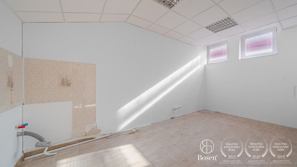 BOSEN | Slnečný obchodný priestor 133 m2, Višňová ulica