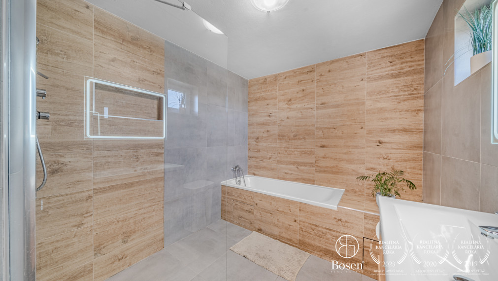 BOSEN | Rodinný dom po kompletnej rekonštrukcii s veľkým pozemkom, Gajary