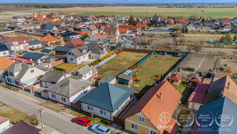 BOSEN | Rodinný dom po kompletnej rekonštrukcii s veľkým pozemkom, Gajary