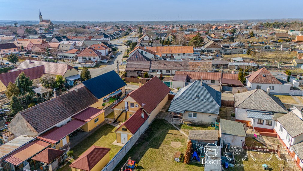 BOSEN | Rodinný dom po kompletnej rekonštrukcii s veľkým pozemkom, Gajary