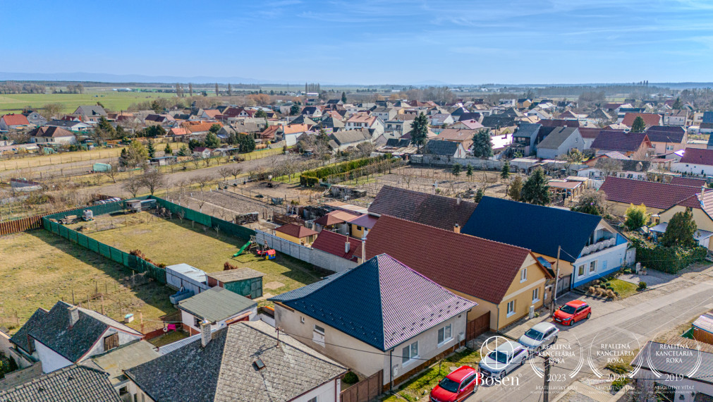 BOSEN | Rodinný dom po kompletnej rekonštrukcii s veľkým pozemkom, Gajary