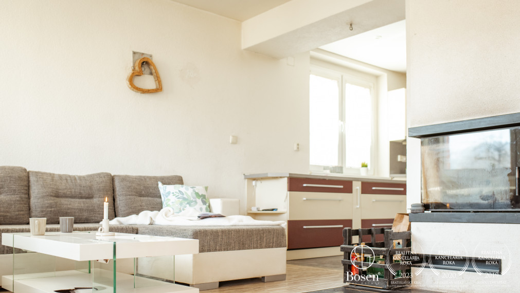 BOSEN | ZNÍŽENÁ CENA -  Rodinný dom s garážou a veľkým pozemkom 1193 m2