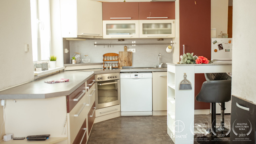 BOSEN | ZNÍŽENÁ CENA -  Rodinný dom s garážou a veľkým pozemkom 1193 m2