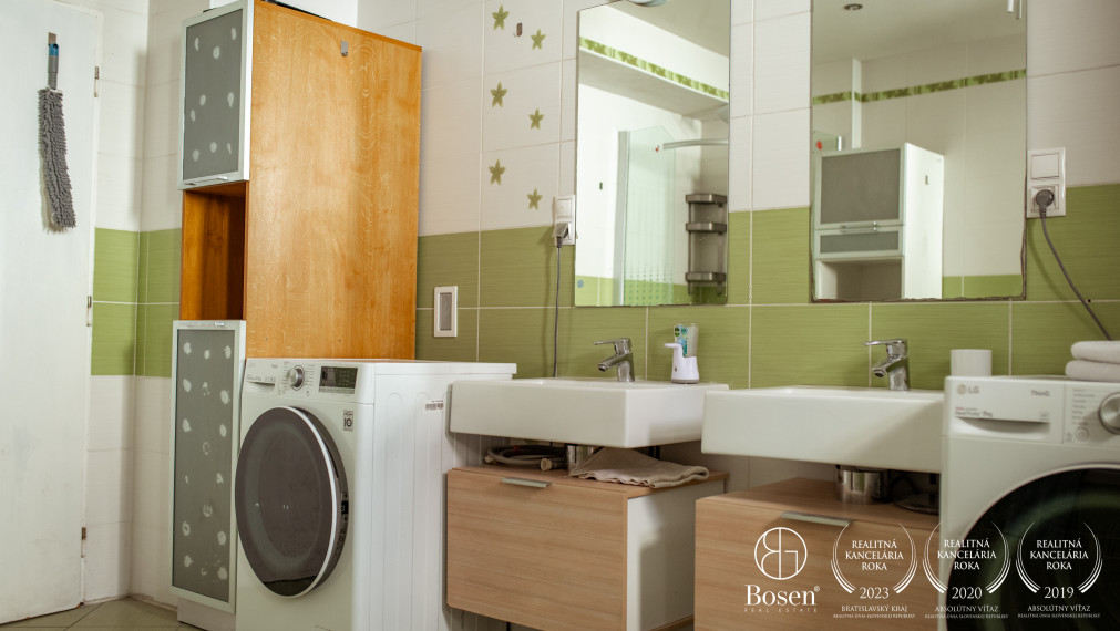 BOSEN | ZNÍŽENÁ CENA -  Rodinný dom s garážou a veľkým pozemkom 1193 m2