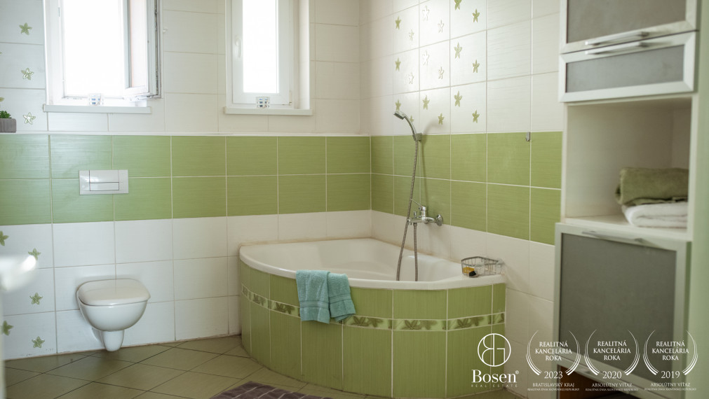 BOSEN | ZNÍŽENÁ CENA -  Rodinný dom s garážou a veľkým pozemkom 1193 m2