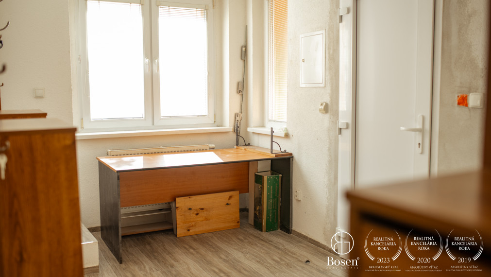 BOSEN | ZNÍŽENÁ CENA -  Rodinný dom s garážou a veľkým pozemkom 1193 m2