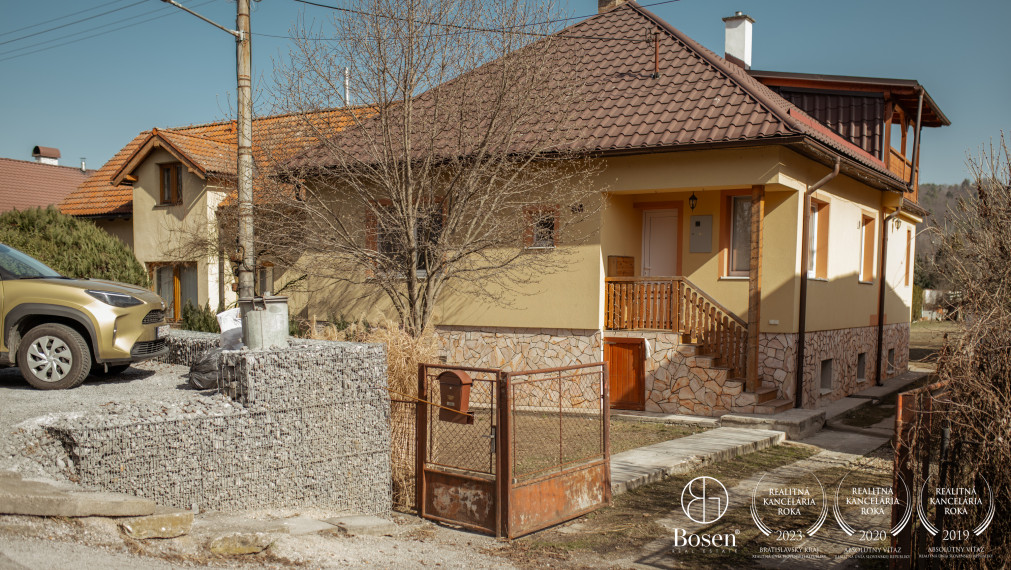 BOSEN | ZNÍŽENÁ CENA -  Rodinný dom s garážou a veľkým pozemkom 1193 m2