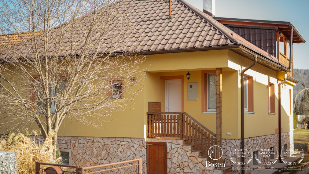 BOSEN | ZNÍŽENÁ CENA -  Rodinný dom s garážou a veľkým pozemkom 1193 m2