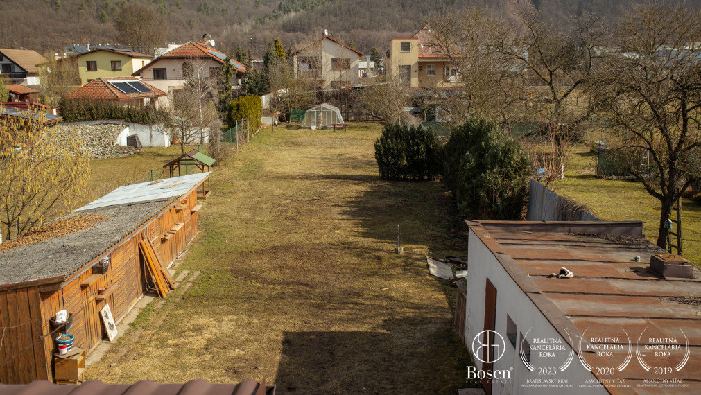 BOSEN | ZNÍŽENÁ CENA -  Rodinný dom s garážou a veľkým pozemkom 1193 m2