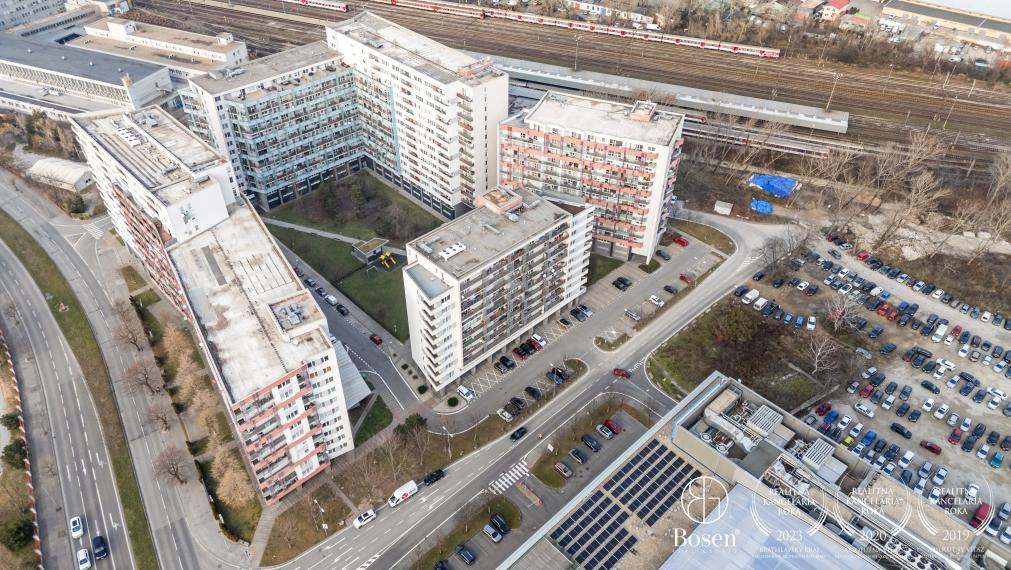 Bosen Realicity / Parkovacie miesto v bytovom dome KOLOSEO