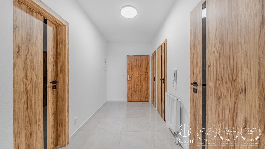 BOSEN | Prenajaté - Priestranný 2 izbový byt Rovinke, ul. Farebná