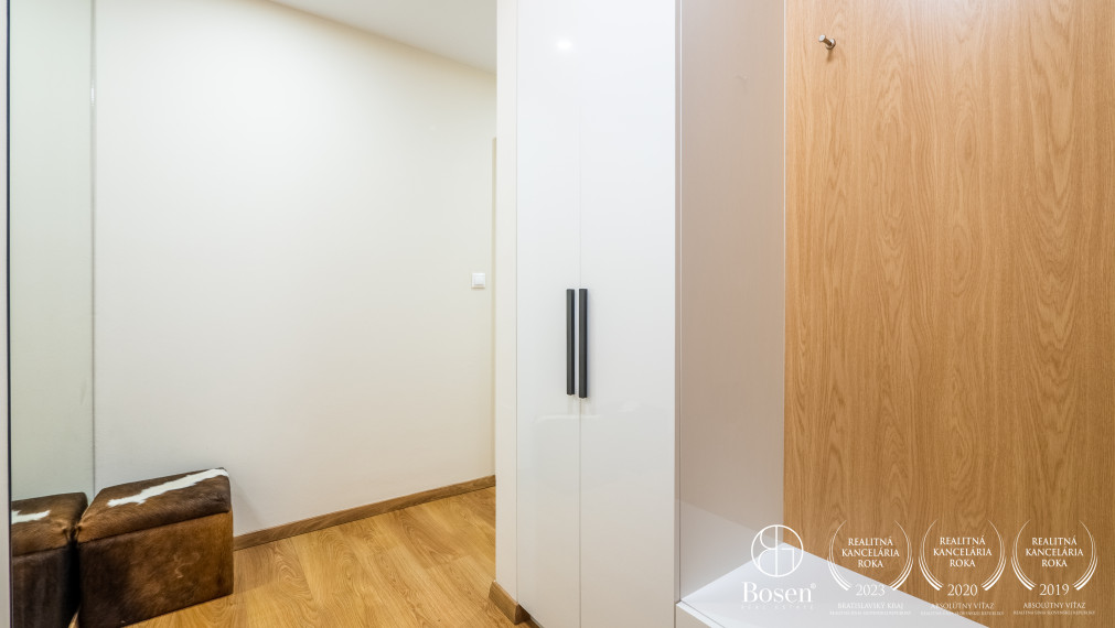 BOSEN | Na prenájom 2 izbový byt s parkovaním a klimatizáciou