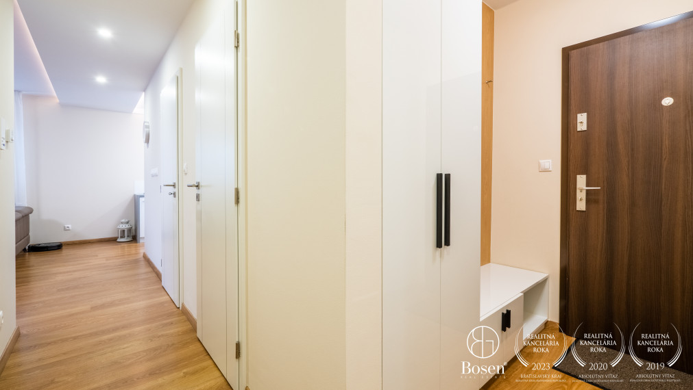 BOSEN | Na prenájom 2 izbový byt s parkovaním a klimatizáciou