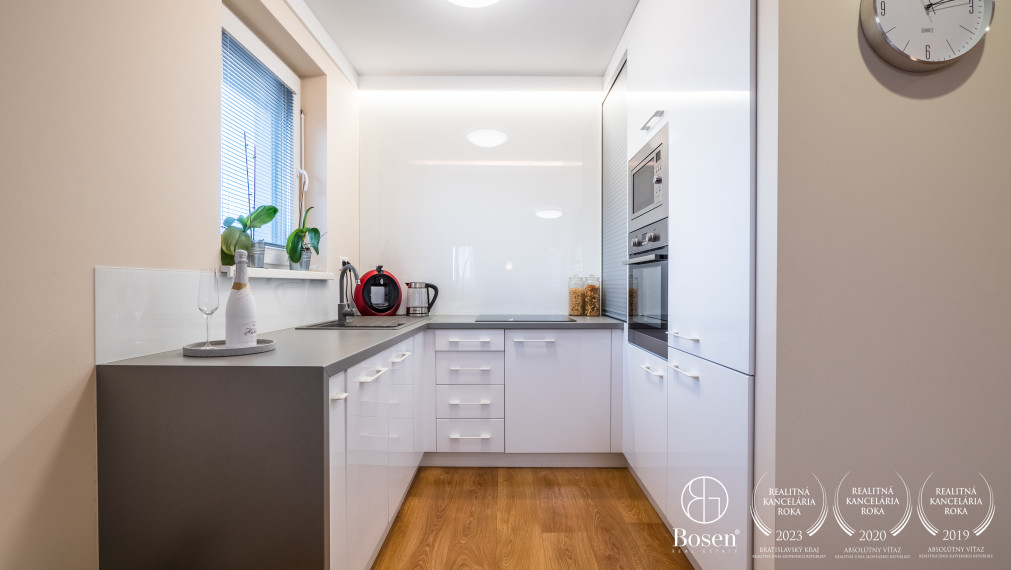 BOSEN | Na prenájom 2 izbový byt s parkovaním a klimatizáciou