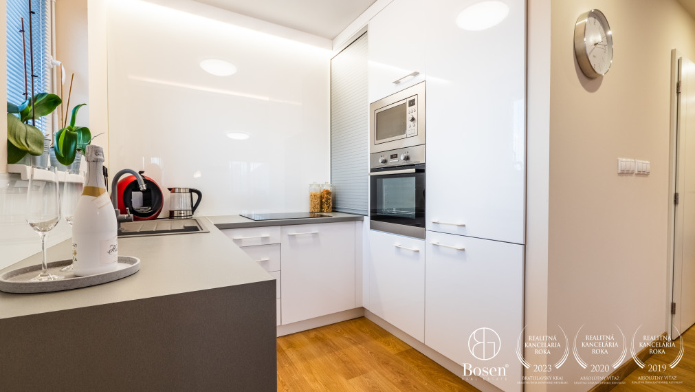 BOSEN | Na prenájom 2 izbový byt s parkovaním a klimatizáciou