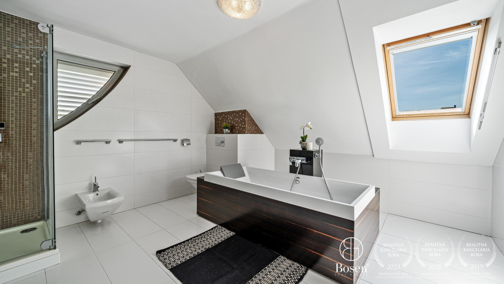 PREDANÉ: BOSEN | 5 izb. rodinný dom s bazénom v blízkosti centra Trnavy