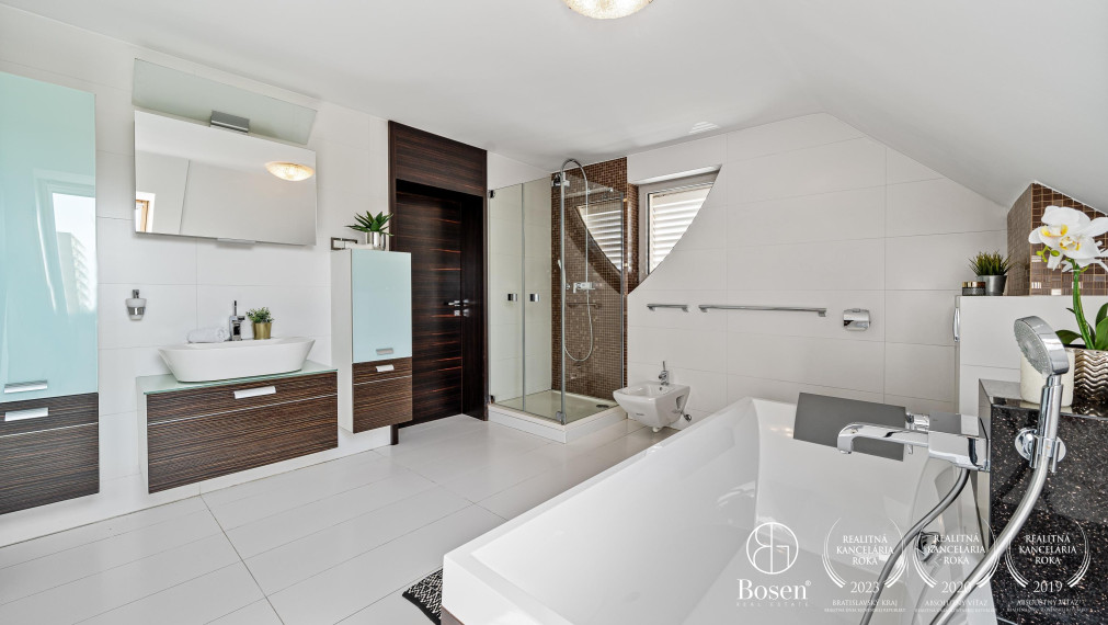 PREDANÉ: BOSEN | 5 izb. rodinný dom s bazénom v blízkosti centra Trnavy