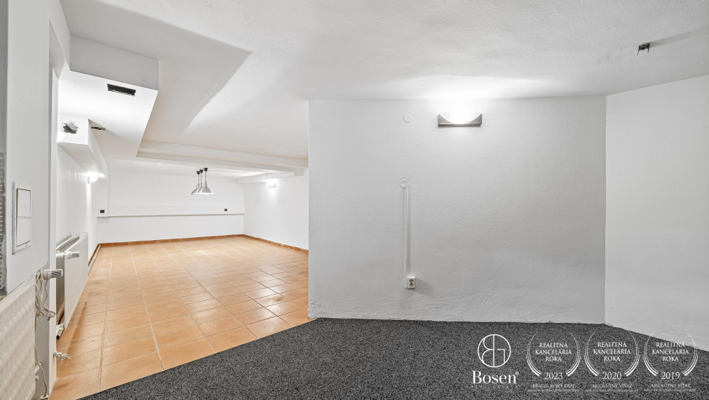 PREDANÉ: BOSEN | 5 izb. rodinný dom s bazénom v blízkosti centra Trnavy