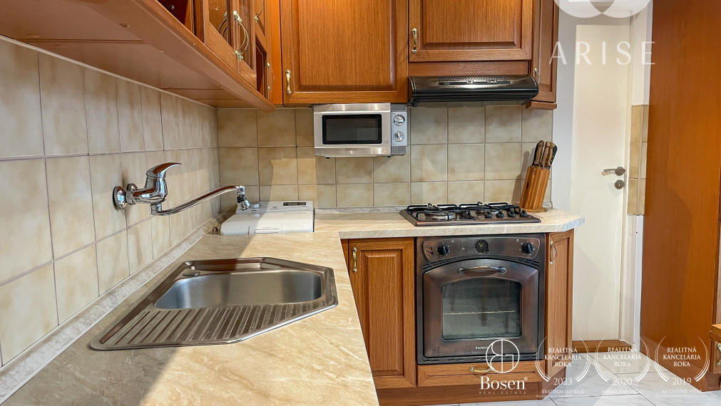 !REZERVOVANÉ!Prenájom 2- izbového bytu so zariadením s pekným výhľadom na okolie