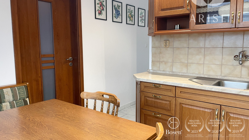 !REZERVOVANÉ!Prenájom 2- izbového bytu so zariadením s pekným výhľadom na okolie