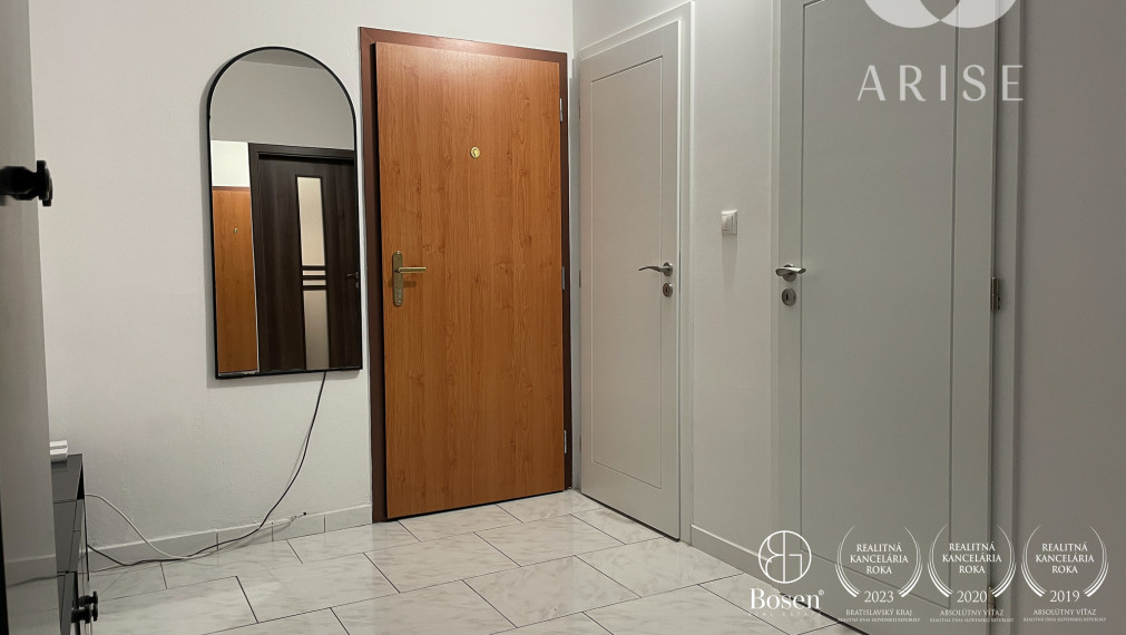 !REZERVOVANÉ!Prenájom 2- izbového bytu so zariadením s pekným výhľadom na okolie