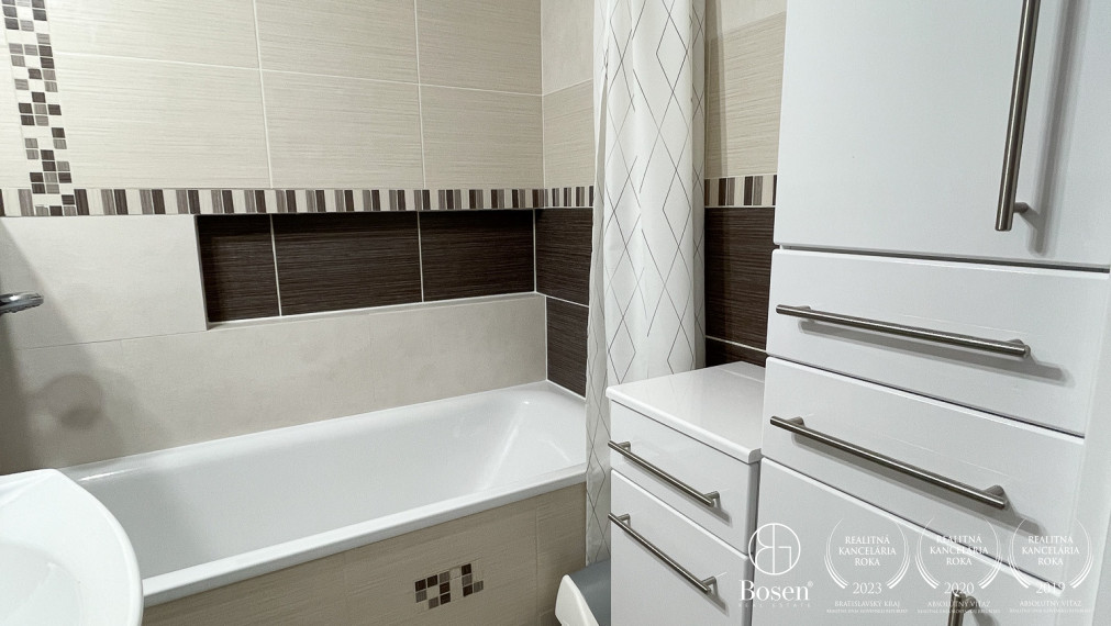 !REZERVOVANÉ!Prenájom 2- izbového bytu so zariadením s pekným výhľadom na okolie