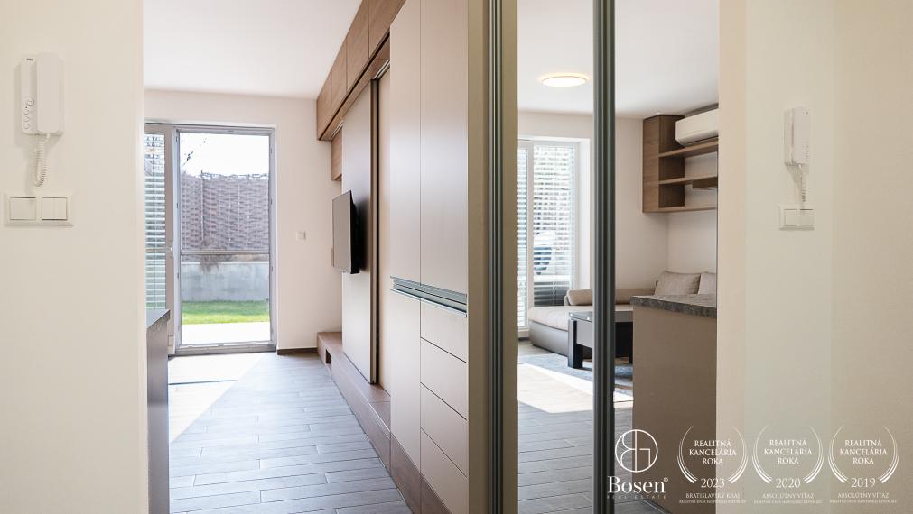 BOSEN I  Rezervované !!! Novostavba s bazénom, Hradská ulica Bratislava