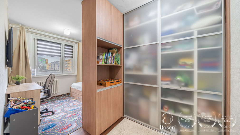 PREDANÉ - BOSEN | Priestranný 4 izbový byt, Rajčianska, Bratislava