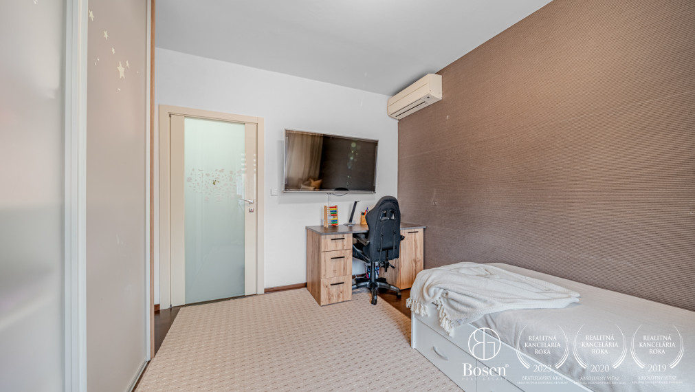 PREDANÉ - BOSEN | Priestranný 4 izbový byt, Rajčianska, Bratislava