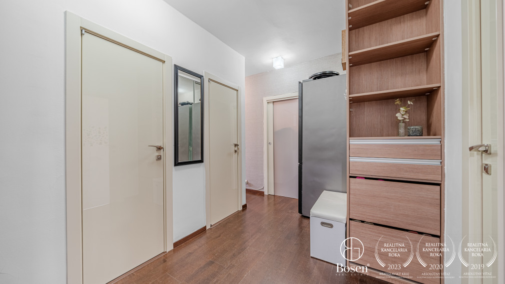 PREDANÉ - BOSEN | Priestranný 4 izbový byt, Rajčianska, Bratislava