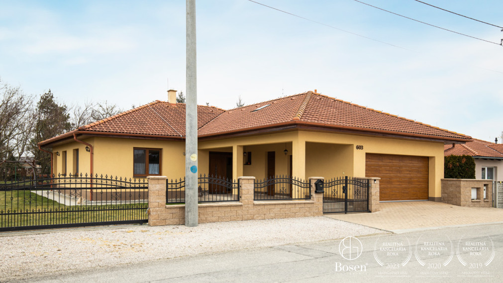 BOSEN | Zabývaný 4i RD s dvojgarážou v tichej ulici v Hornej Potôni