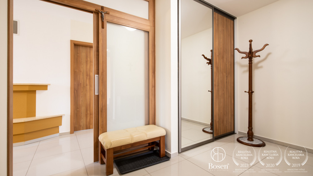 BOSEN | Zabývaný 4i RD s dvojgarážou v tichej ulici v Hornej Potôni