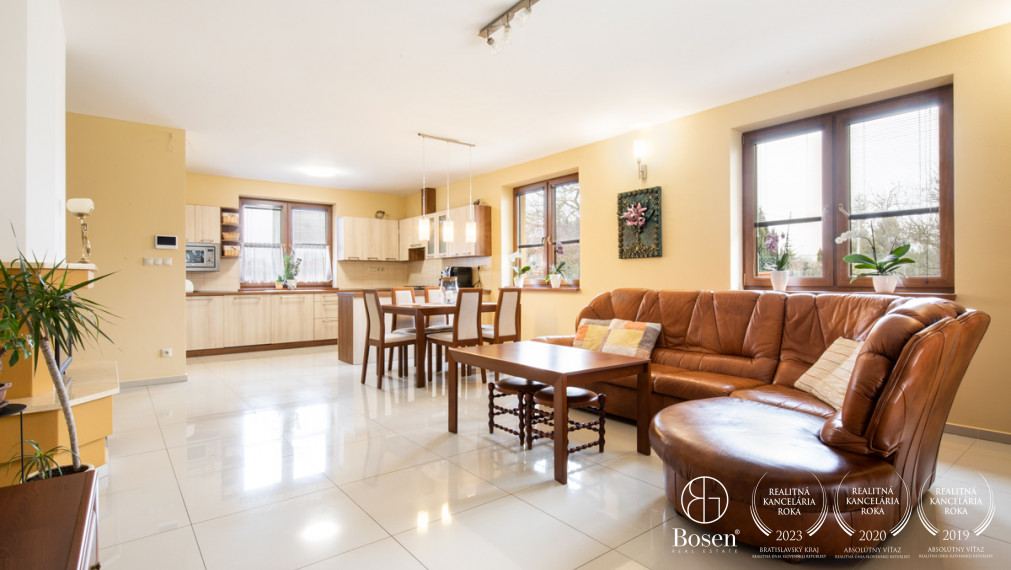 BOSEN | Zabývaný 4i RD s dvojgarážou v tichej ulici v Hornej Potôni