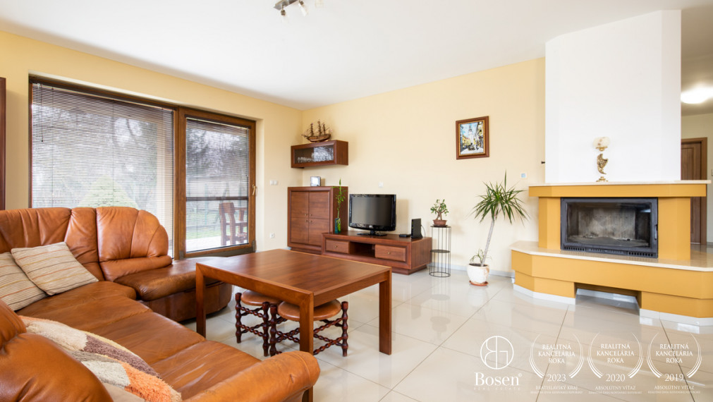 BOSEN | Zabývaný 4i RD s dvojgarážou v tichej ulici v Hornej Potôni