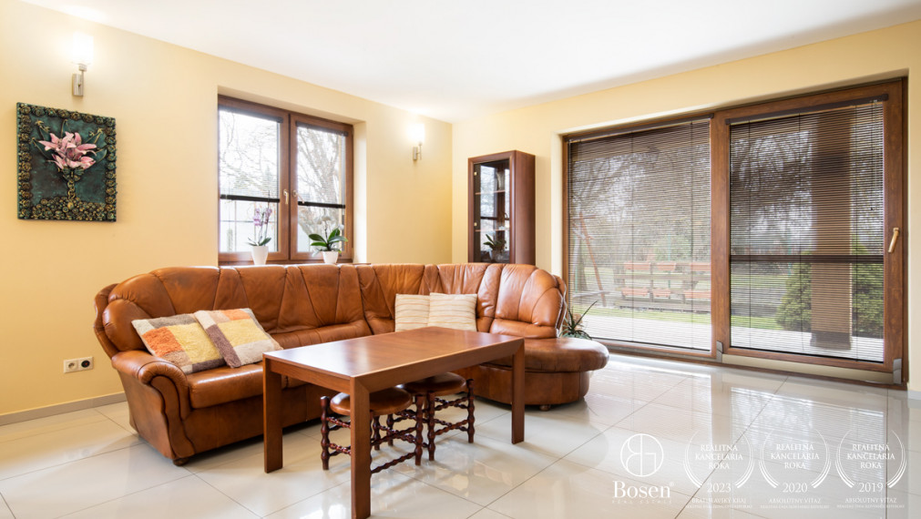 BOSEN | Zabývaný 4i RD s dvojgarážou v tichej ulici v Hornej Potôni