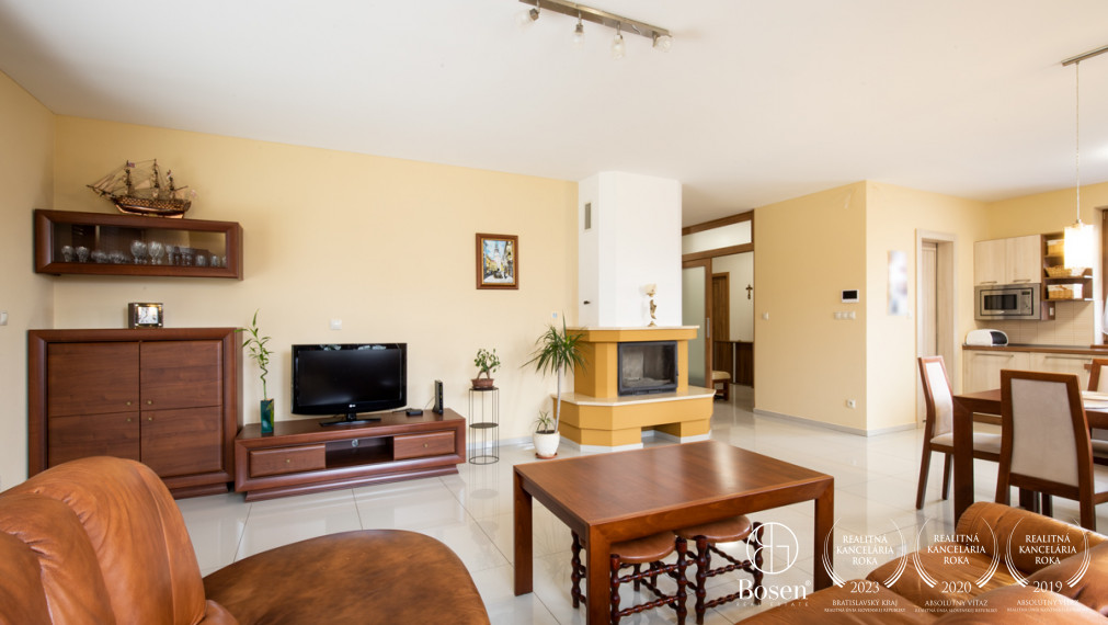 BOSEN | Zabývaný 4i RD s dvojgarážou v tichej ulici v Hornej Potôni