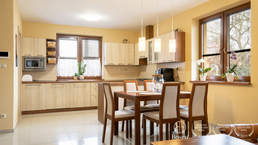 BOSEN | Zabývaný 4i RD s dvojgarážou v tichej ulici v Hornej Potôni