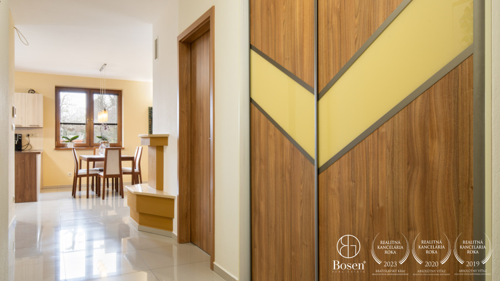 BOSEN | Zabývaný 4i RD s dvojgarážou v tichej ulici v Hornej Potôni